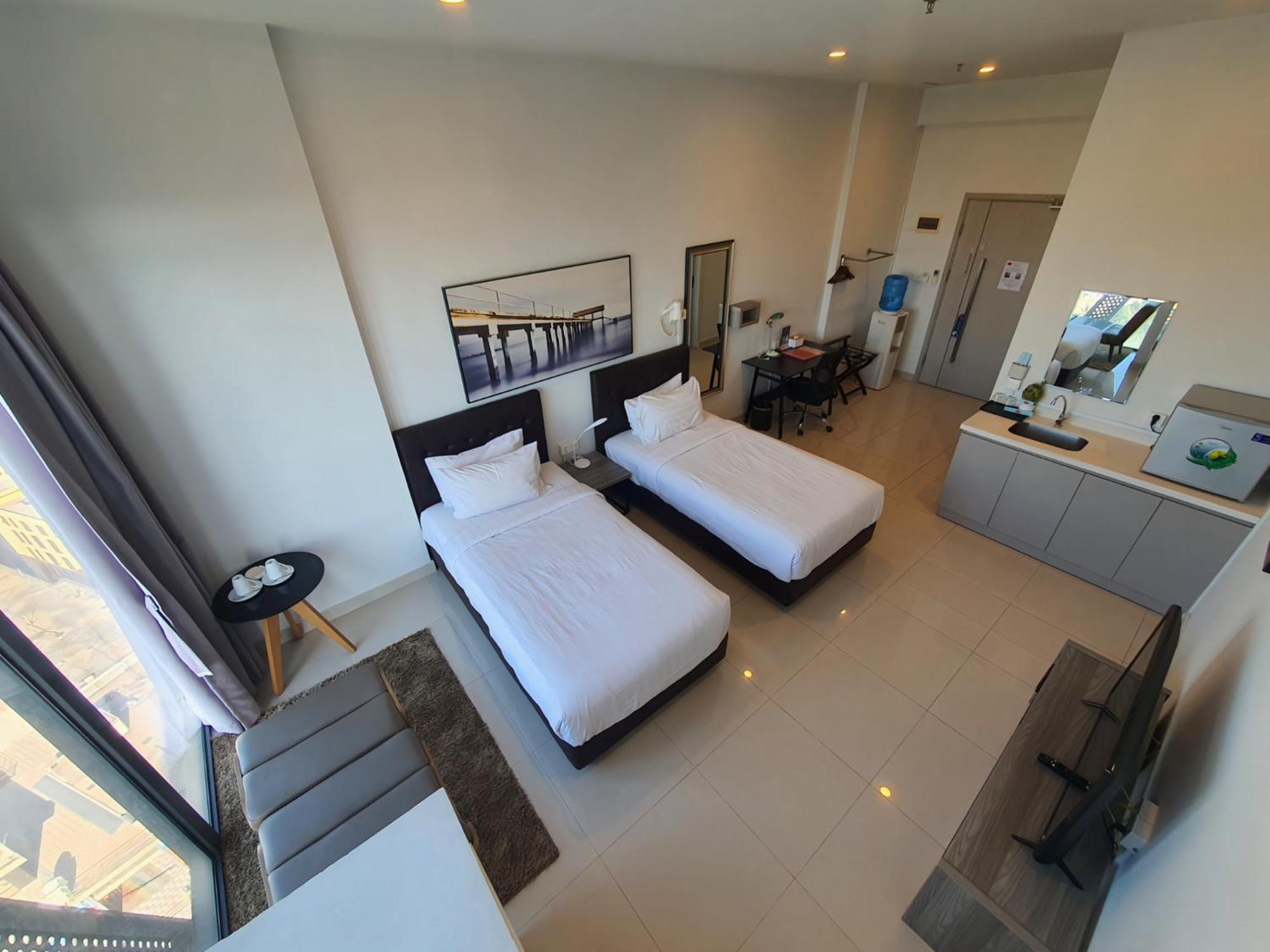 The Bridge Club Hotel Phnom Penh Exterior photo