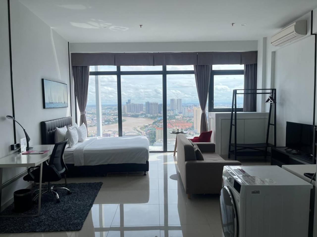 The Bridge Club Hotel Phnom Penh Exterior photo