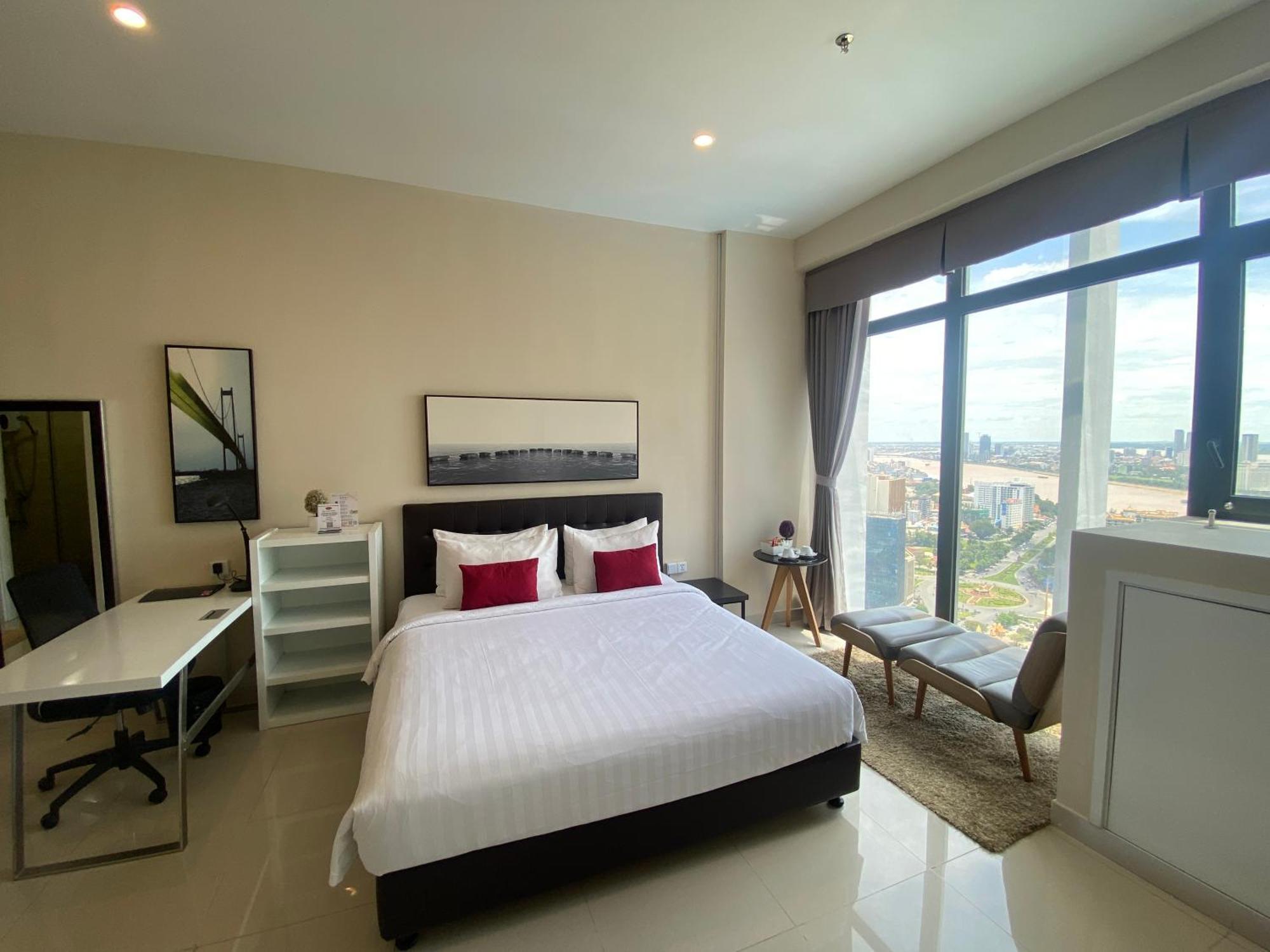 The Bridge Club Hotel Phnom Penh Exterior photo